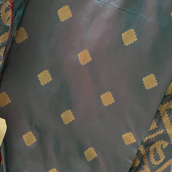 Green with wine dual tone banarasi silk saree with all over jamewar zari work - Picture 7 of 13